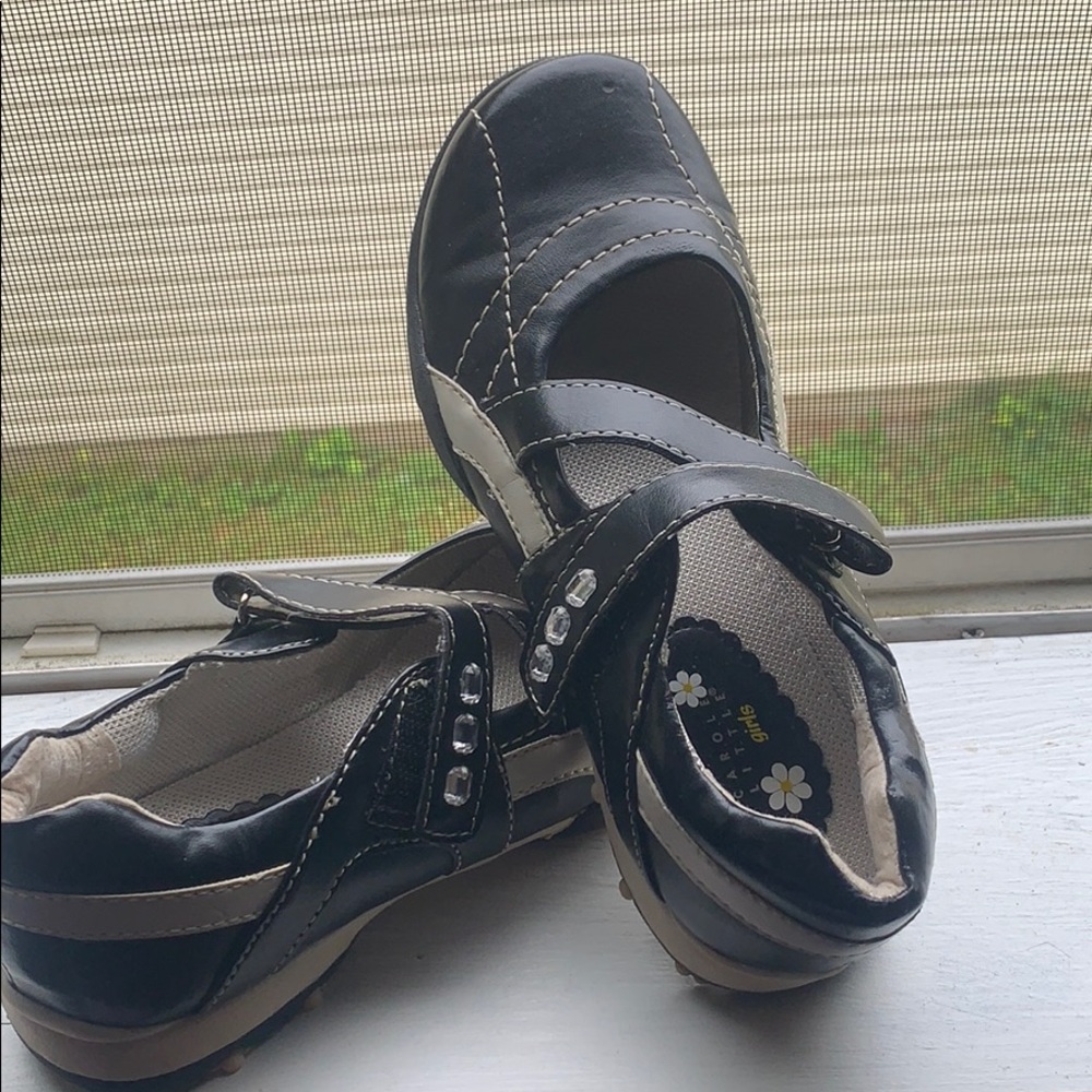Shoes - Picture 2 of 5